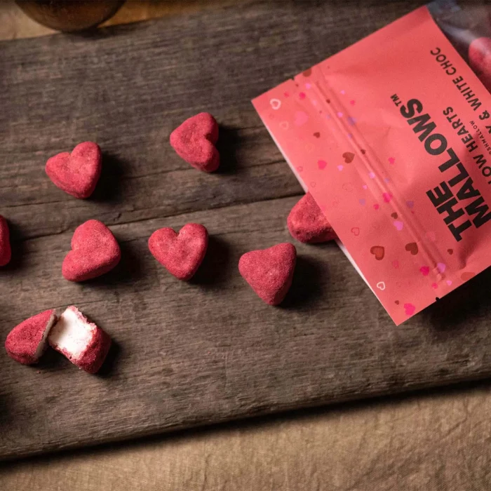 MALLOW HEARTS – SKUMFIDUSER MED HVID CHOKOLADE & HINDBÆR 90G - Image 3