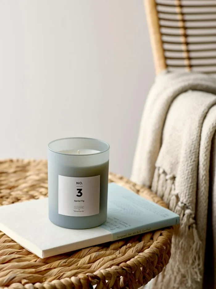 NO. 3 - Santal Fig Duftlys, Blå, Naturlig Voks - Image 3