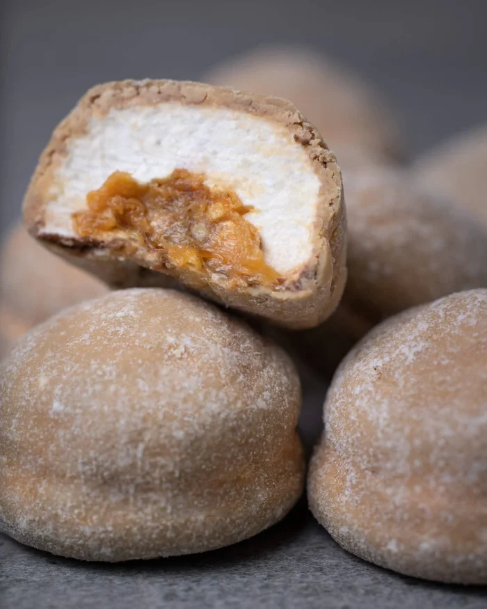 Caramel Filled Mallows + Dulce Chocolate Box – 5 Stk - Image 3