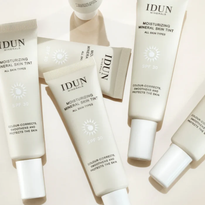 Moisturizing Mineral Skin Tint SPF 30, Kungsholmen Light / Medium - Image 2