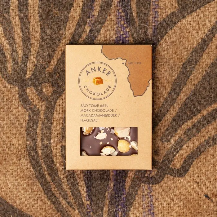 100GR PLADE - SÃO TOMÉ 66% MØRK CHOKOLADE / MACADAMIANØDDER / FLAGESALT